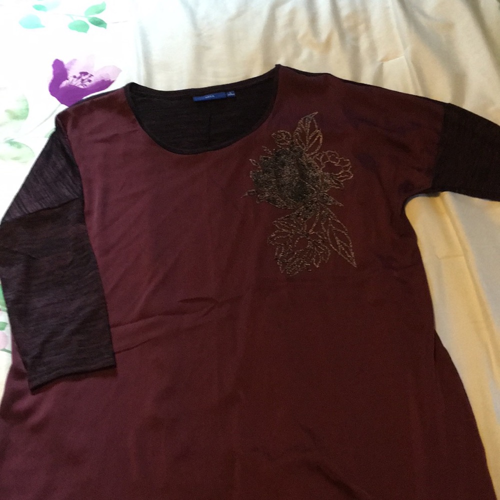3/4 sleeve maroon embossed tunic